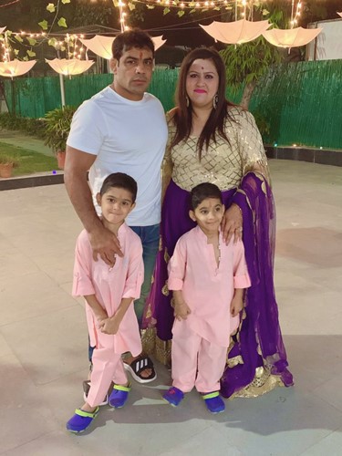 Sushil Kumar with his wife, Savi Kumar, and their sons, Suvarn and Suveer