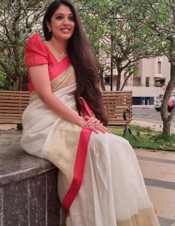 Veena Nandakumar wearing a saree