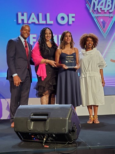 Alexi McCammond receiving an award from the National Association of Black Journalists in 2019