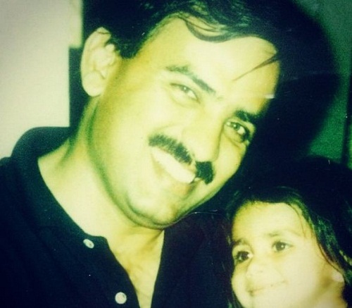 Apurvi Chandela's childhood picture with her father