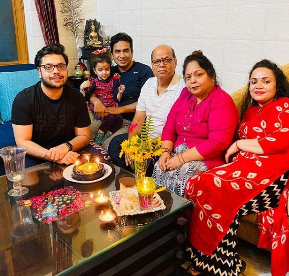 Deepanshu Singh with his family