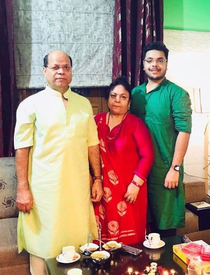 Deepanshu Singh with his parents