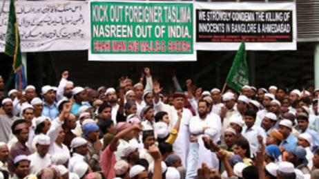 Muslims in Kolkata demonstrate, demanding the deportation of the Bangladeshi author Taslima Nasreen
