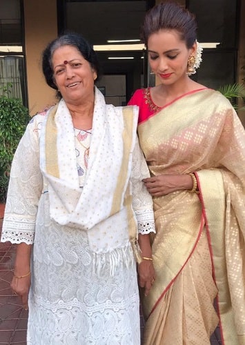 Pallavi Subhash and her mother