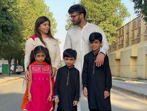 Rahim Pardesi with his first wife, Sumera, and children