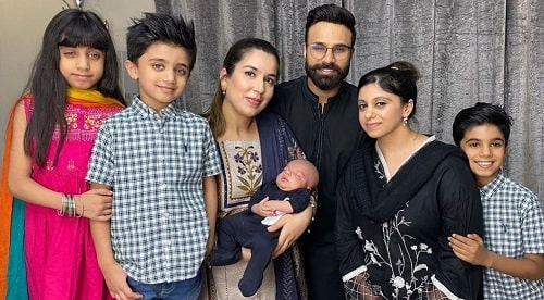 Rahim Pardesi with his first wife, second wife, and children