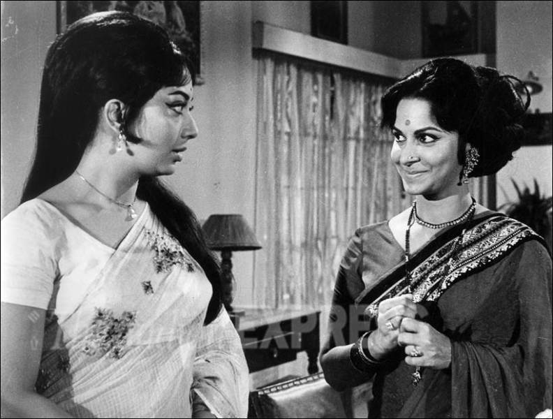 Sadhana with Waheeda Rehman in the movie 'Ulfat Ki Nayee Manzeelein' in 1994