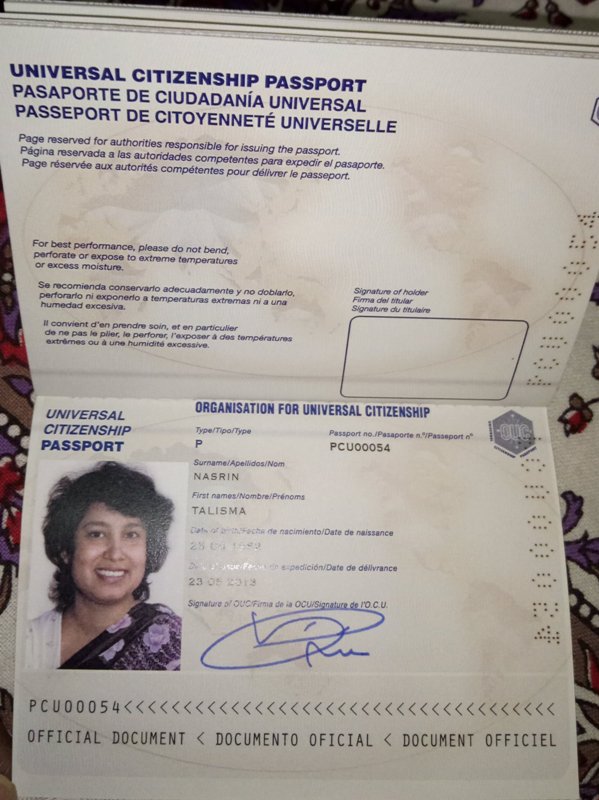 Signature of Taslima Nasrin on her passport