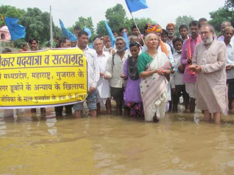 Social activist Medha Patkar, along with villagers and dam oustees of Sardar Sarovar dam from Nimad region of Madhya Pradesh, while campaigning against the construction of Sardar Sarovar dam