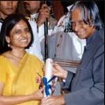 Sunita Narain while receiving Padma Shri Award from APJ Abdul Kalam