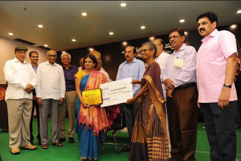 Sunita while receiving Sri Chukkapalli Pitchaiah Foundation Award for 2017