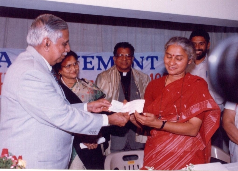 The Board of Vigil India Movement conferred on Medha Patkar the M A Thomas National Human Rights Award in 1999
