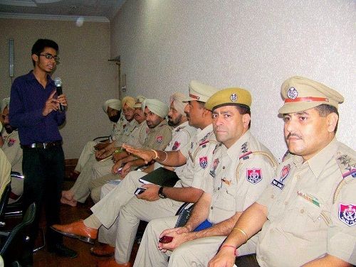 Trishneet Arora providing training to the Ludhiana Police