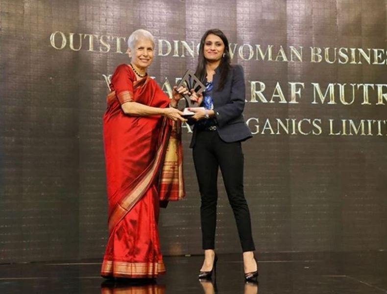 Vinati Saraf Mutreja while receiving outstanding Business Women Leadership Award at The Economics Times Business Family Awards in 2019