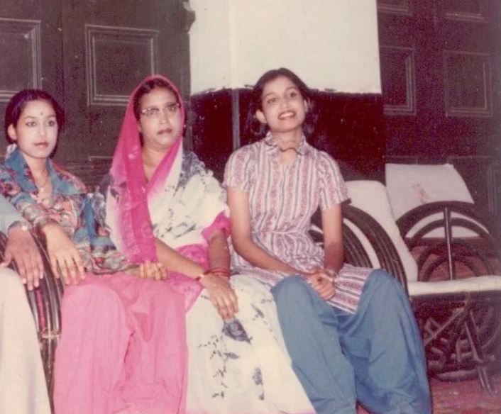Yasmin, sister of Taslima (extreme left), Mother of Taslima (in centre), Taslima (extreme right)