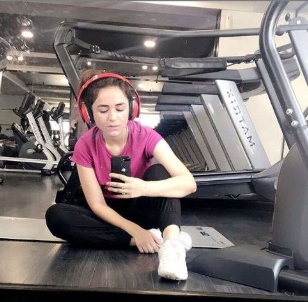 Yumna Zaidi's gym workout picture