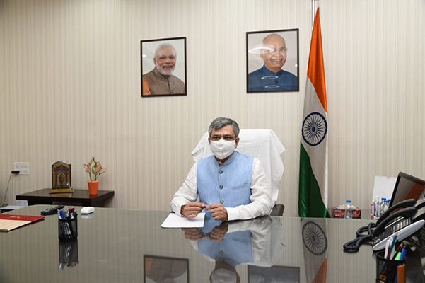 Ashwini Vaishnaw assuming office as Minister of Communications at Sanchar Bhawan