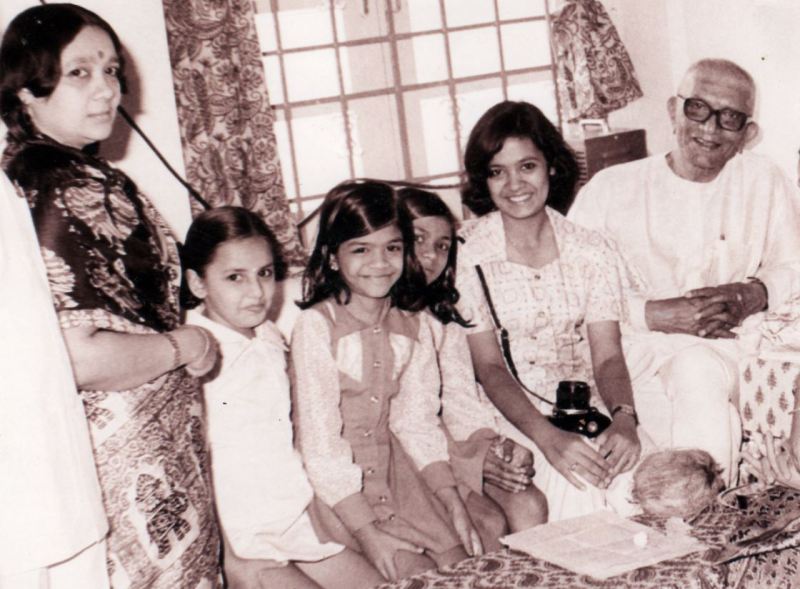 Darshana Jardosh (second from right) met former PM Morarji Desai (extreme right) on his birthday in 1977
