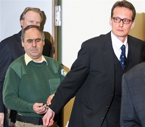 Helg Sgarbi appearing in the court during a case hearing