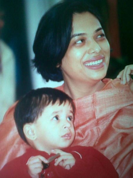 Maana Patel's childhood picture with her mother