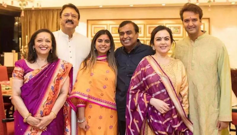 Rakesh Asthana (second from left) with his wife (extreme left) posing with the Ambanis