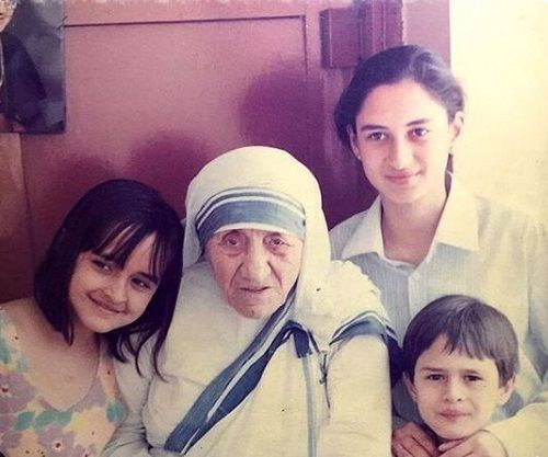 Ajit Sodhi's childhood picture with his sisters and Mother Teresa