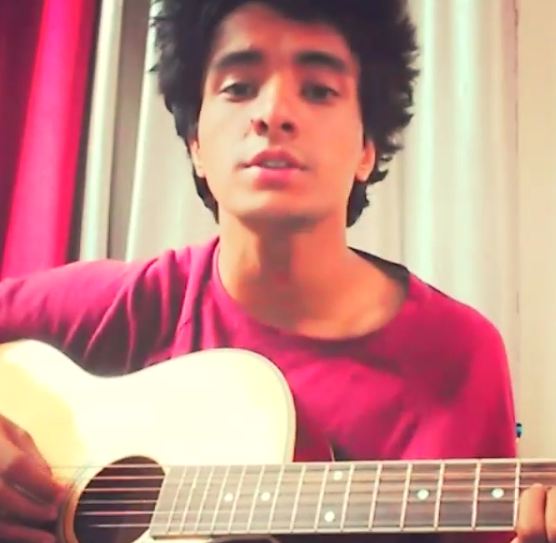 Aksh Baghla playing a Guitar