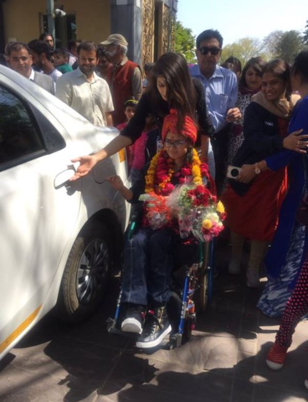 Avani being welcomed in India in 2017 after winning a silver medal in Dubai Paralympics