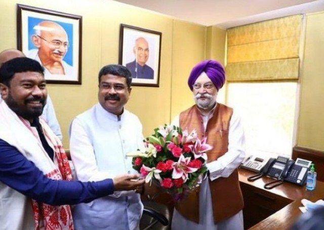 Hardeep Singh Puri assuming his office as the Union Minister of Petroleum and Natural Gas