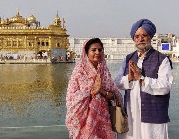 Hardeep Singh Puri with his wife