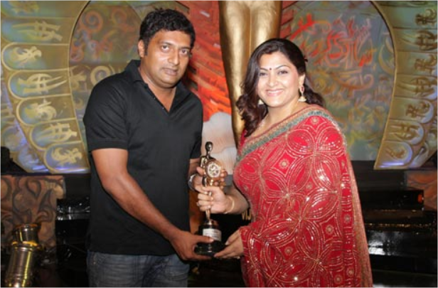 Kushboo Sundar receiving an award