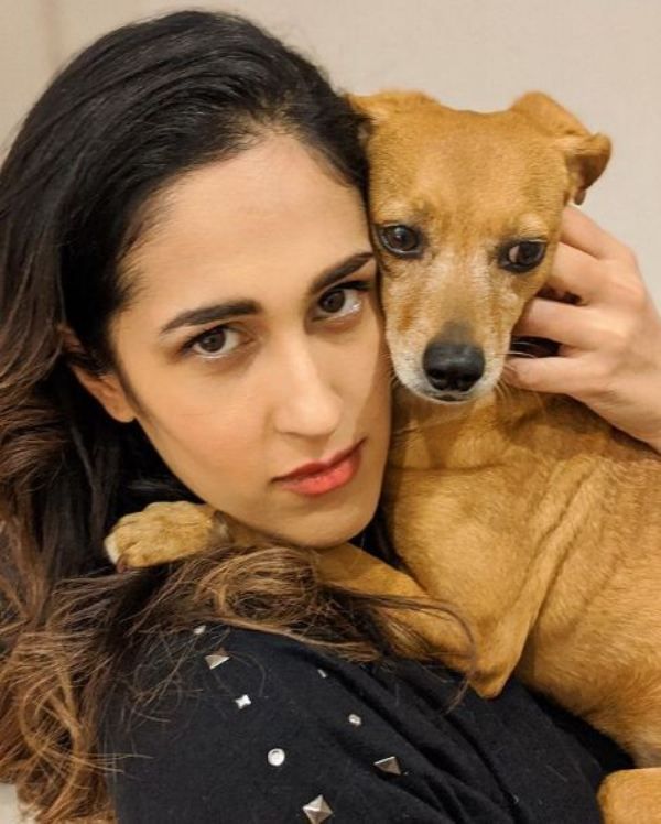 Mira Sethi holding her pet in her arms