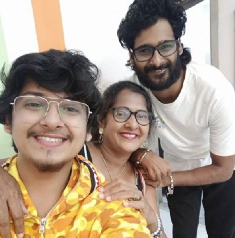 Naman Mathur with his mother and brother