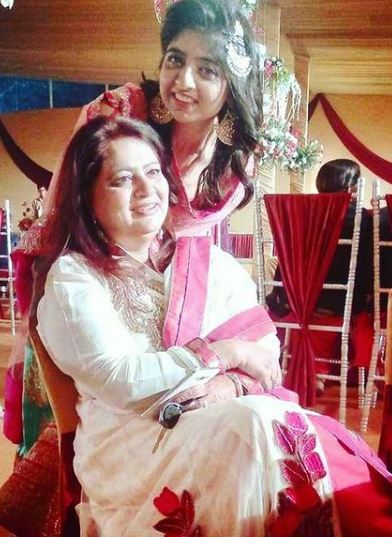 Ridhima Arora with her mother