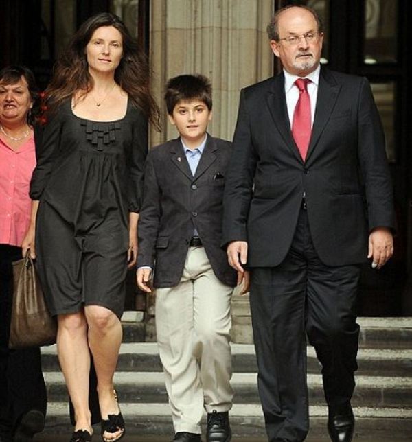 Salman Rushdie with his third wife Elizabeth West and son 