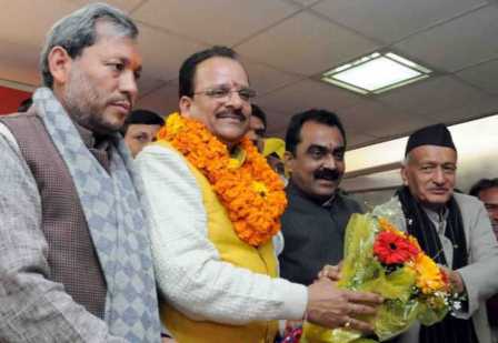 The senior leaders of BJP in Uttarakhand presenting a bouquet to Ajay Bhatt after he was appointed as the BJP Uttarakhand president