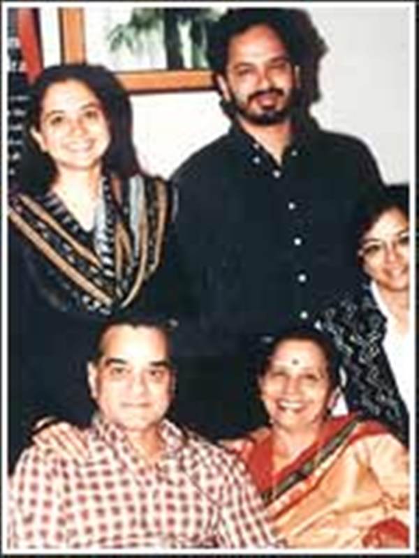 Vikram Chandra with his parents and sisters
