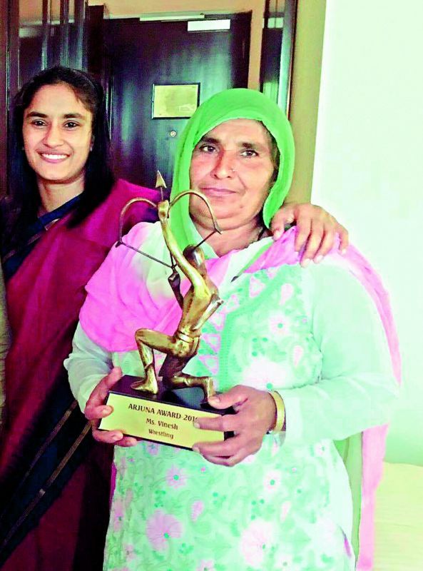 Vinesh Phogat with her mother