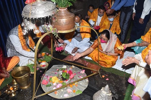 Baby Rani Maurya in a temple
