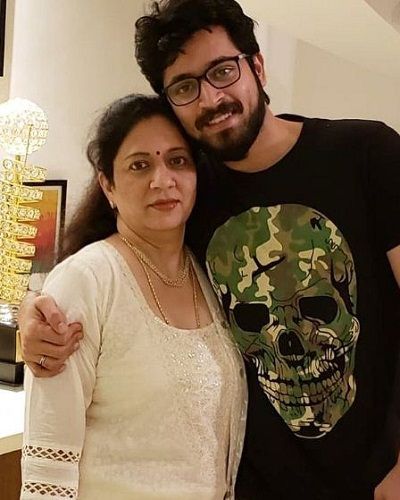 Harish Kalyan with his mother