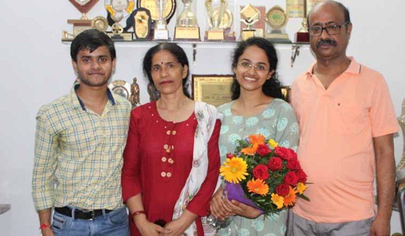 Jagrati Awasthi with her parents and brother