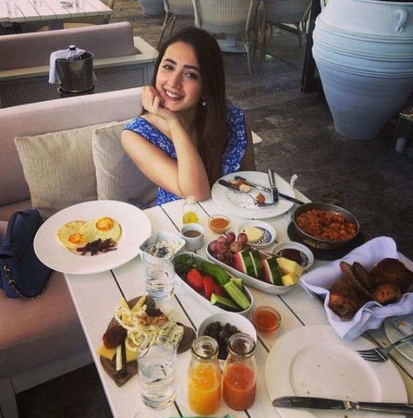 Komal Aziz Khan enjoying her Turkish breakfast.