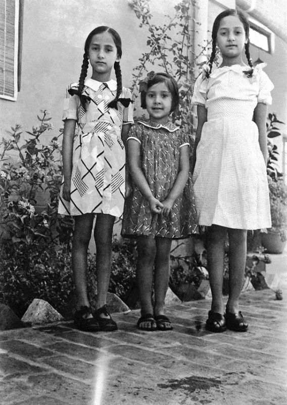 Madhur Jaffrey (centre) with her sisters Kamal (left) and Lalit