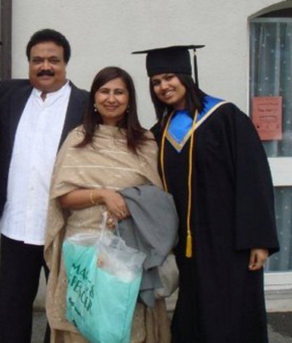 Pooja Dhingra with her mother and father