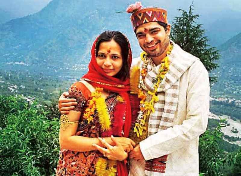 Rujuta Diwekar and Gaurav Punj after their improptu wedding in Manali