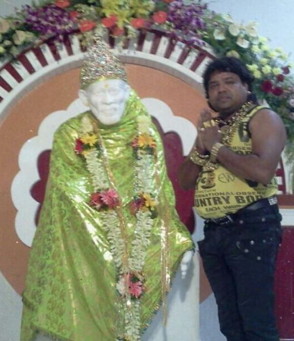 Santosh Chaudhary (Dadus) worshiping Sai Baba