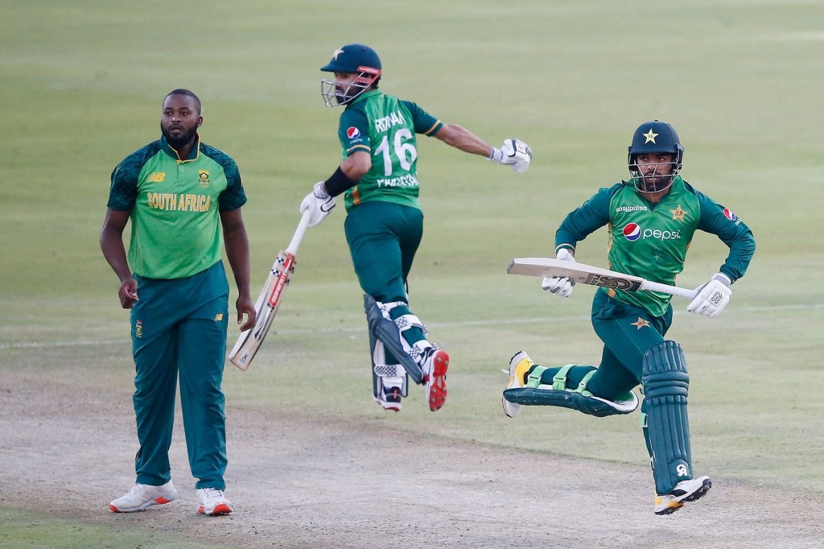 Shadab Khan and Mohammad Rizwan runs between the wicket as the Proteas fast bowler looks on
