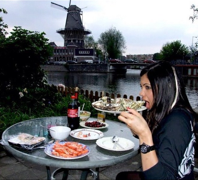 Sharmila Nicollet eating sea food