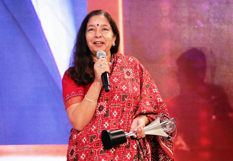 Shika Sharma accepting her award at FILA in 2014