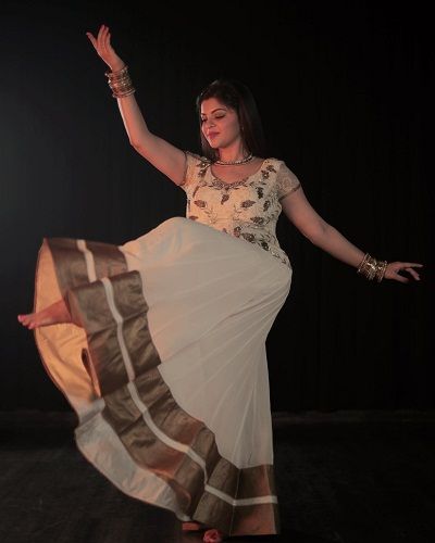 Sneha Wagh while dancing